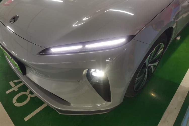Used Nio ET5 2022 75 kWh Left Front Headlight