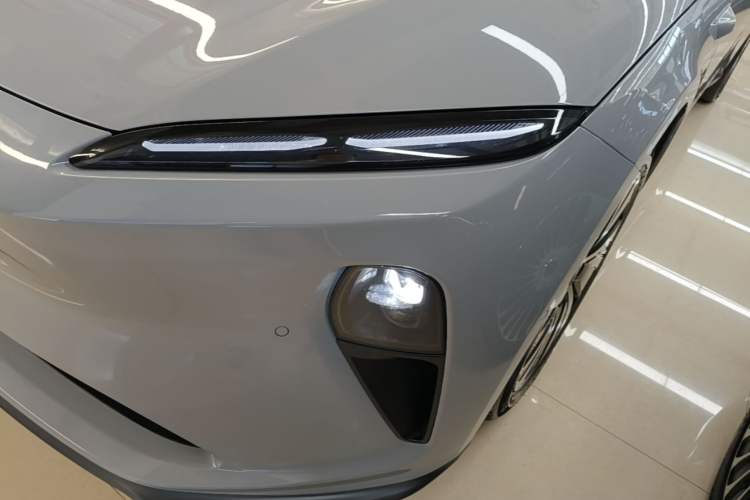 Used Nio ET5 2022 75 kWh Left Front Headlight