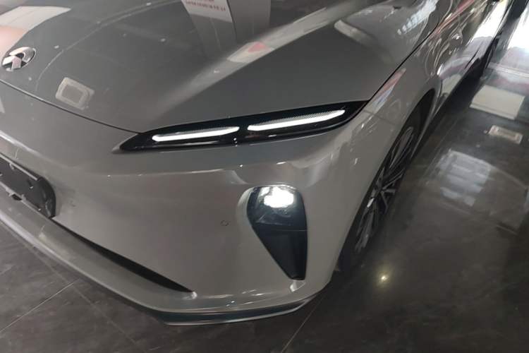 Used Nio ET5 2022 75 kWh Left Front Headlight