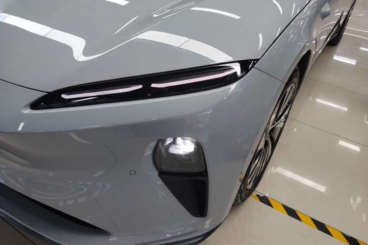 Used Nio ET5 2022 75 kWh Left Front Headlight