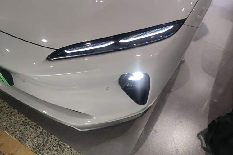 Used Nio ET5 2022 75 kWh Left Front Headlight