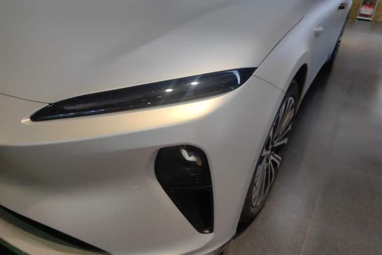 Used Nio ET5 2022 75 kWh Left Front Headlight
