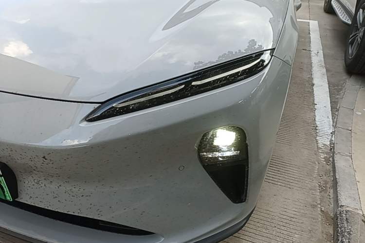 Used Nio ET5 2022 75 kWh Left Front Headlight