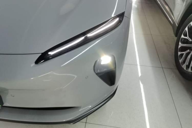 Used Nio ET5 2022 75 kWh Left Front Headlight