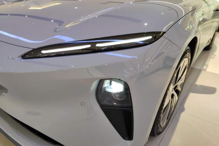 Used Nio ET5 2022 75 kWh Left Front Headlight