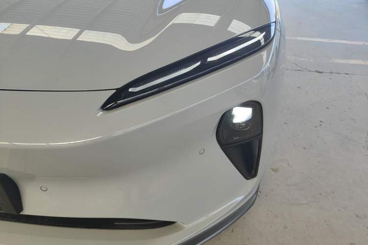 Used Nio ET5 2022 75 kWh Left Front Headlight