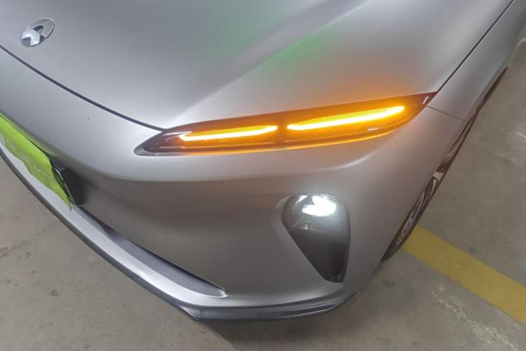 Used Nio ET5 2022 75 kWh Left Front Headlight