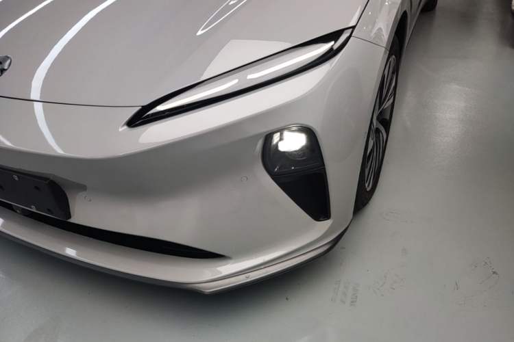 Used Nio ET5 2022 75 kWh Left Front Headlight