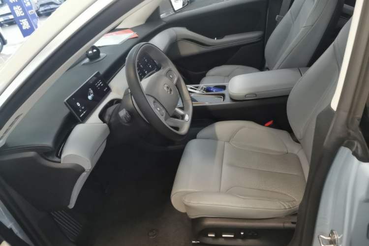Used Nio ET5 2022 75 kWh Left Front Seat