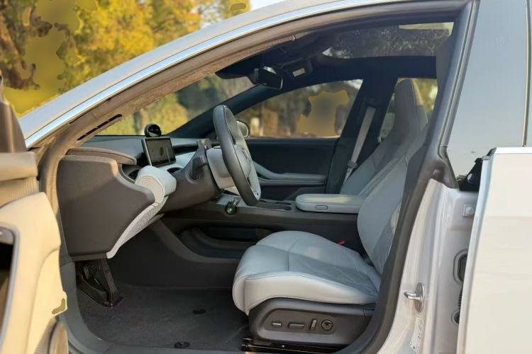 Used Nio ET5 2022 75 kWh Left Front Seat