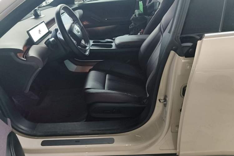 Used Nio ET5 2022 75 kWh Left Front Seat
