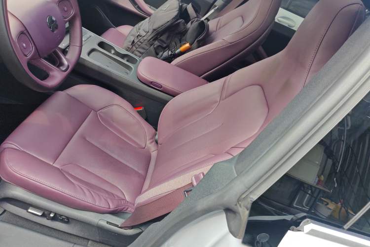Used Nio ET5 2022 75 kWh Left Front Seat