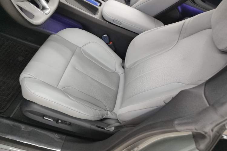 Used Nio ET5 2022 75 kWh Left Front Seat