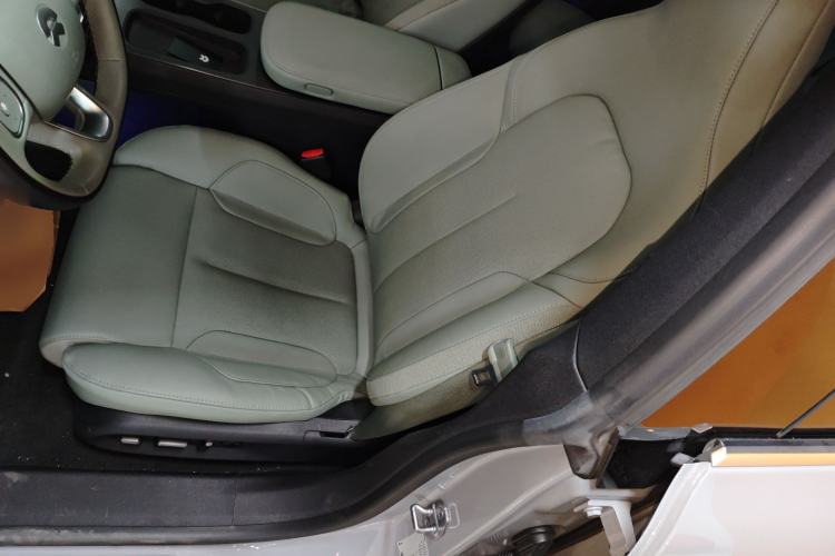 Used Nio ET5 2022 75 kWh Left Front Seat