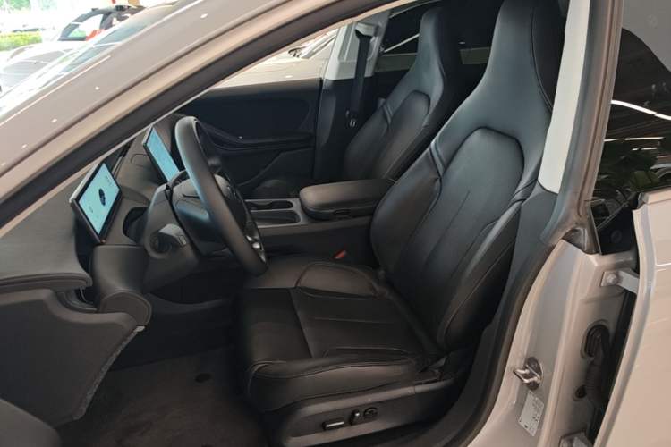 Used Nio ET5 2022 75 kWh Left Front Seat