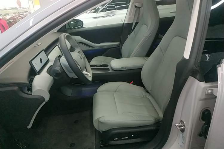 Used Nio ET5 2022 75 kWh Left Front Seat