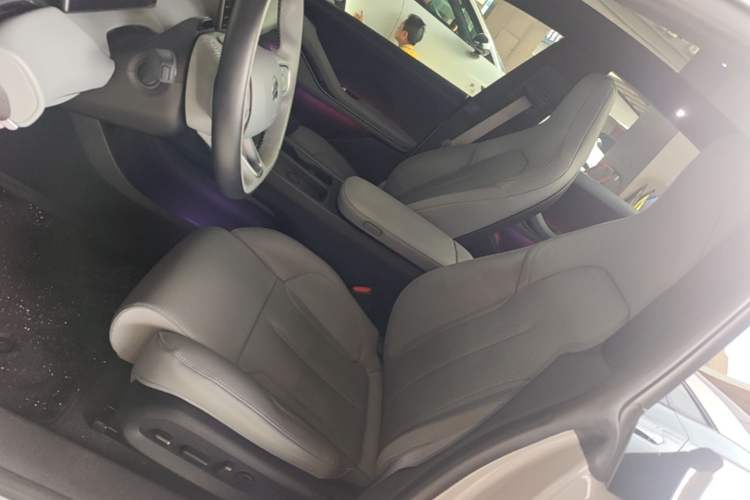 Used Nio ET5 2022 75 kWh Left Front Seat