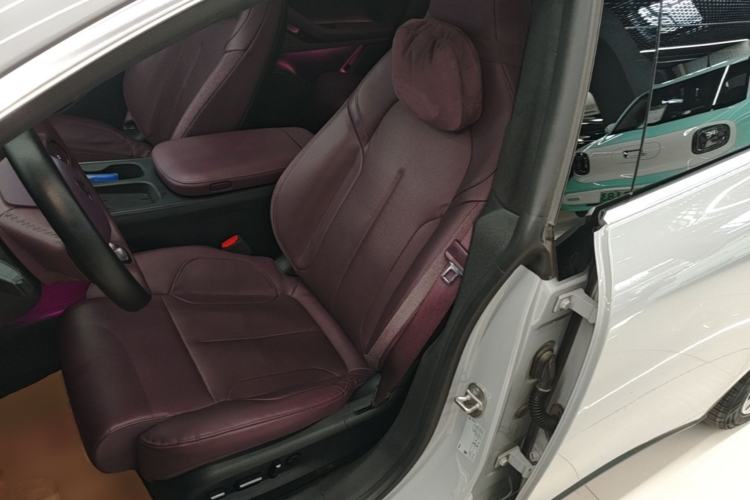 Used Nio ET5 2022 75 kWh Left Front Seat