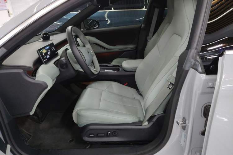 Used Nio ET5 2022 75 kWh Left Front Seat