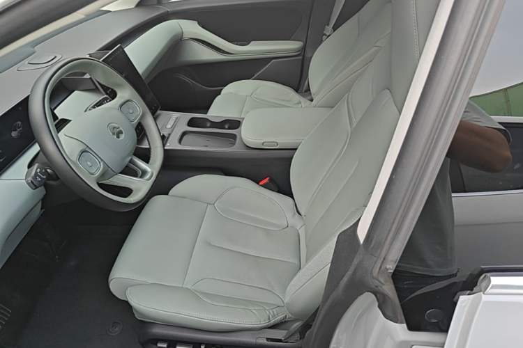 Used Nio ET5 2022 75 kWh Left Front Seat