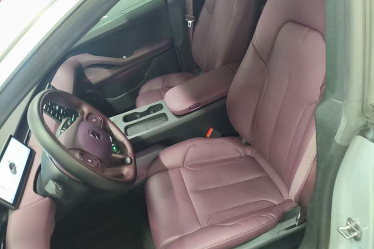 Used Nio ET5 2022 75 kWh Left Front Seat
