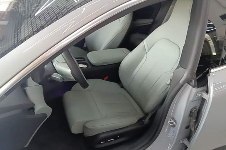 Used Nio ET5 2022 75 kWh Left Front Seat