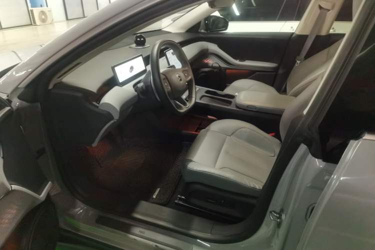 Used Nio ET5 2022 75 kWh Left Front Seat