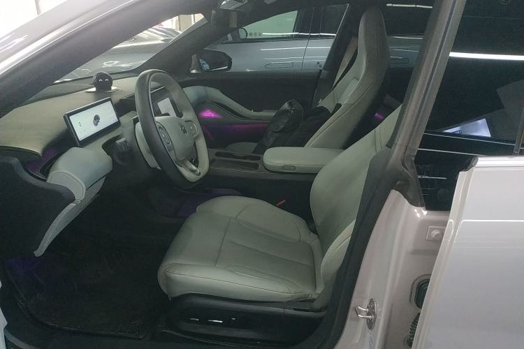 Used Nio ET5 2022 75 kWh Left Front Seat