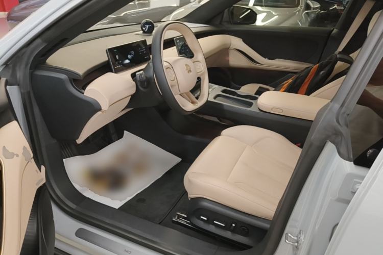 Used Nio ET5 2022 75 kWh Left Front Seat