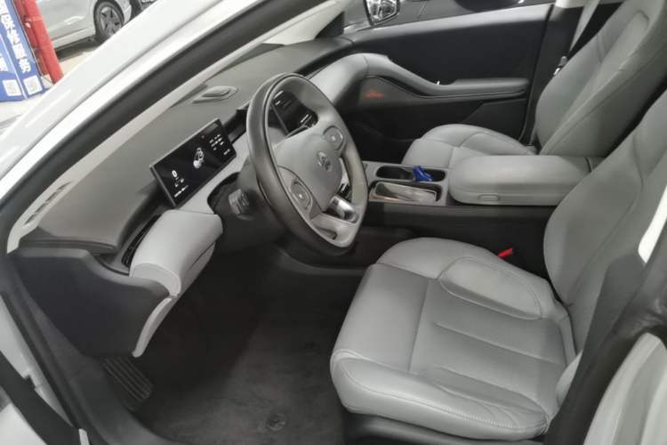 Used Nio ET5 2022 75 kWh Left Front Seat