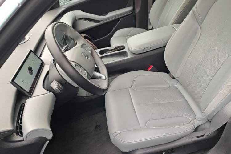 Used Nio ET5 2022 75 kWh Left Front Seat