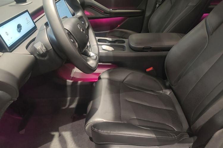Used Nio ET5 2022 75 kWh Left Front Seat
