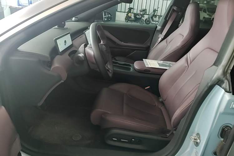 Used Nio ET5 2022 75 kWh Left Front Seat