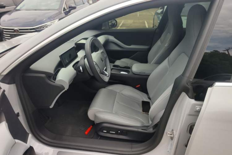 Used Nio ET5 2022 75 kWh Left Front Seat