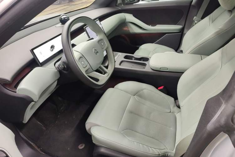 Used Nio ET5 2022 75 kWh Left Front Seat