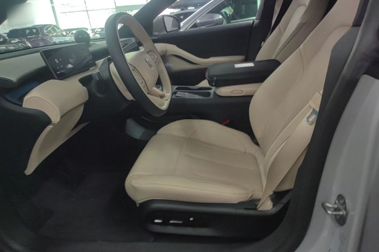Used Nio ET5 2022 75 kWh Left Front Seat