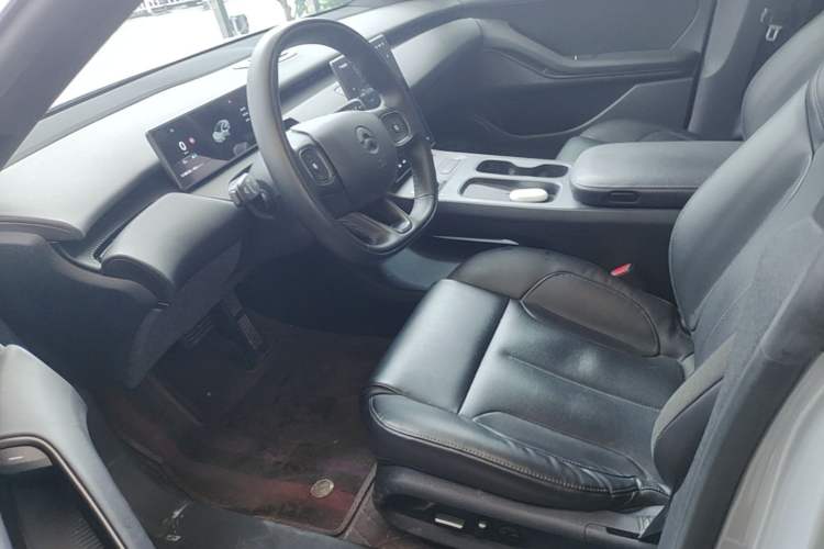 Used Nio ET5 2022 75 kWh Left Front Seat