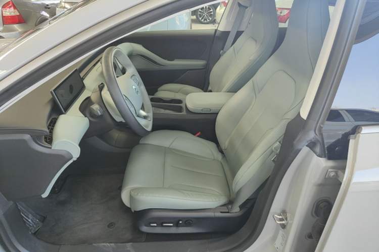 Used Nio ET5 2022 75 kWh Left Front Seat