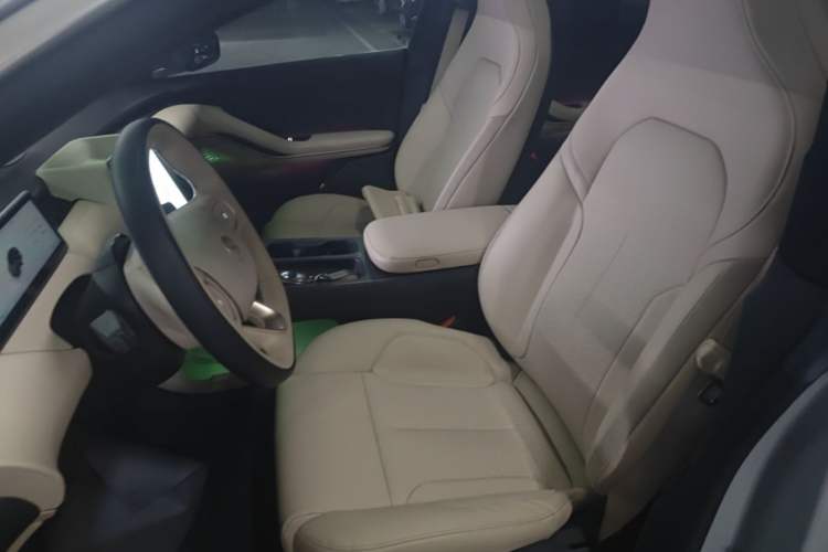 Used Nio ET5 2022 75 kWh Left Front Seat