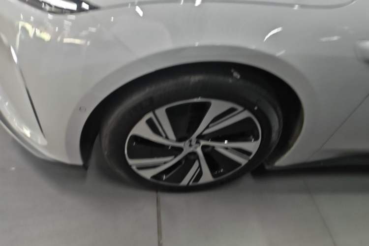 Used Nio ET5 2022 75 kWh Left Front Wheel Hub