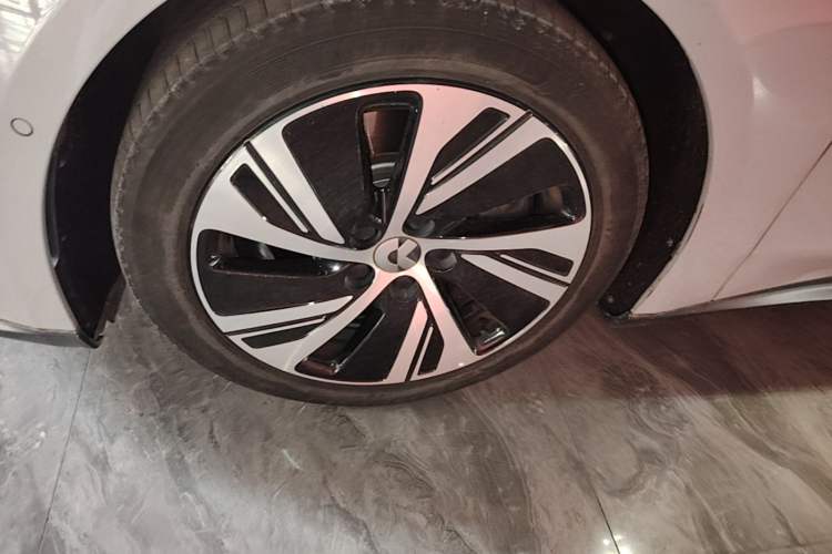 Used Nio ET5 2022 75 kWh Left Front Wheel Hub