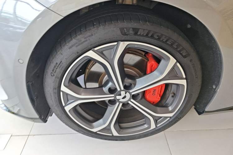 Used Nio ET5 2022 75 kWh Left Front Wheel Hub