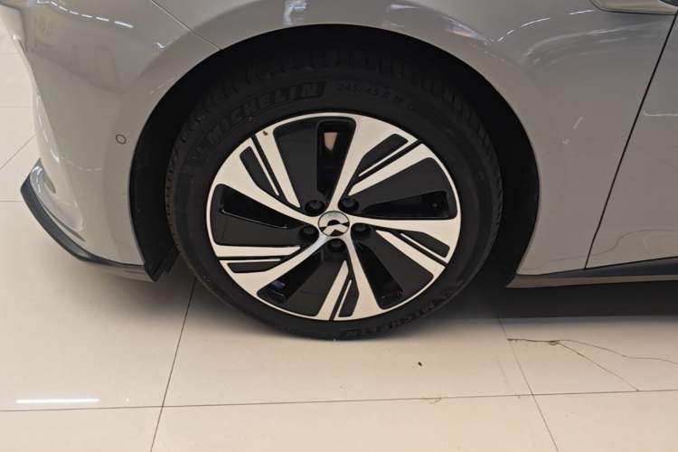 Used Nio ET5 2022 75 kWh Left Front Wheel Hub