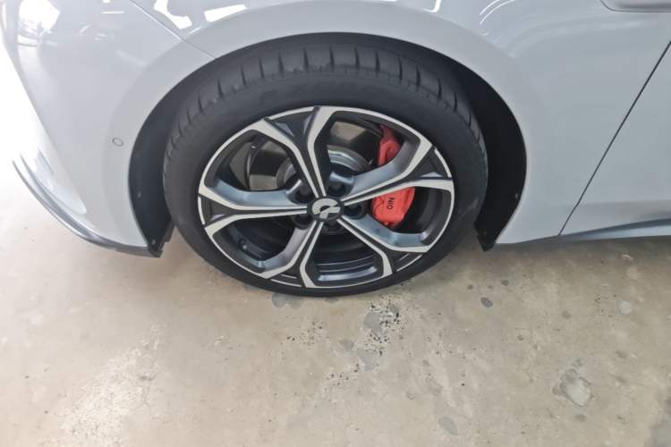 Used Nio ET5 2022 75 kWh Left Front Wheel Hub
