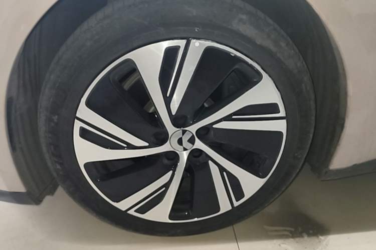 Used Nio ET5 2022 75 kWh Left Front Wheel Hub