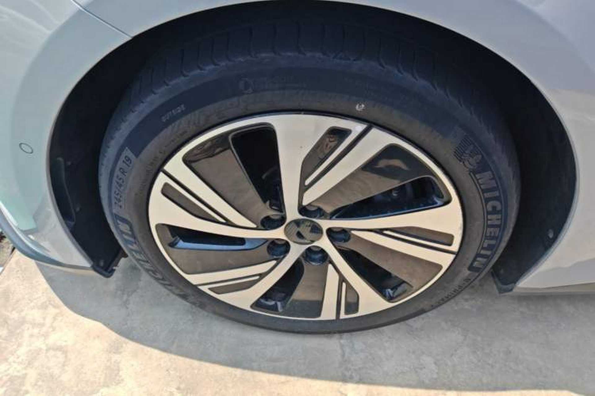 Used Nio ET5 2022 75 kWh Left Front Wheel Hub
