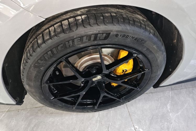 Used Nio ET5 2022 75 kWh Left Front Wheel Hub