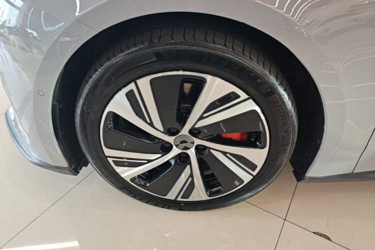 Used Nio ET5 2022 75 kWh Left Front Wheel Hub