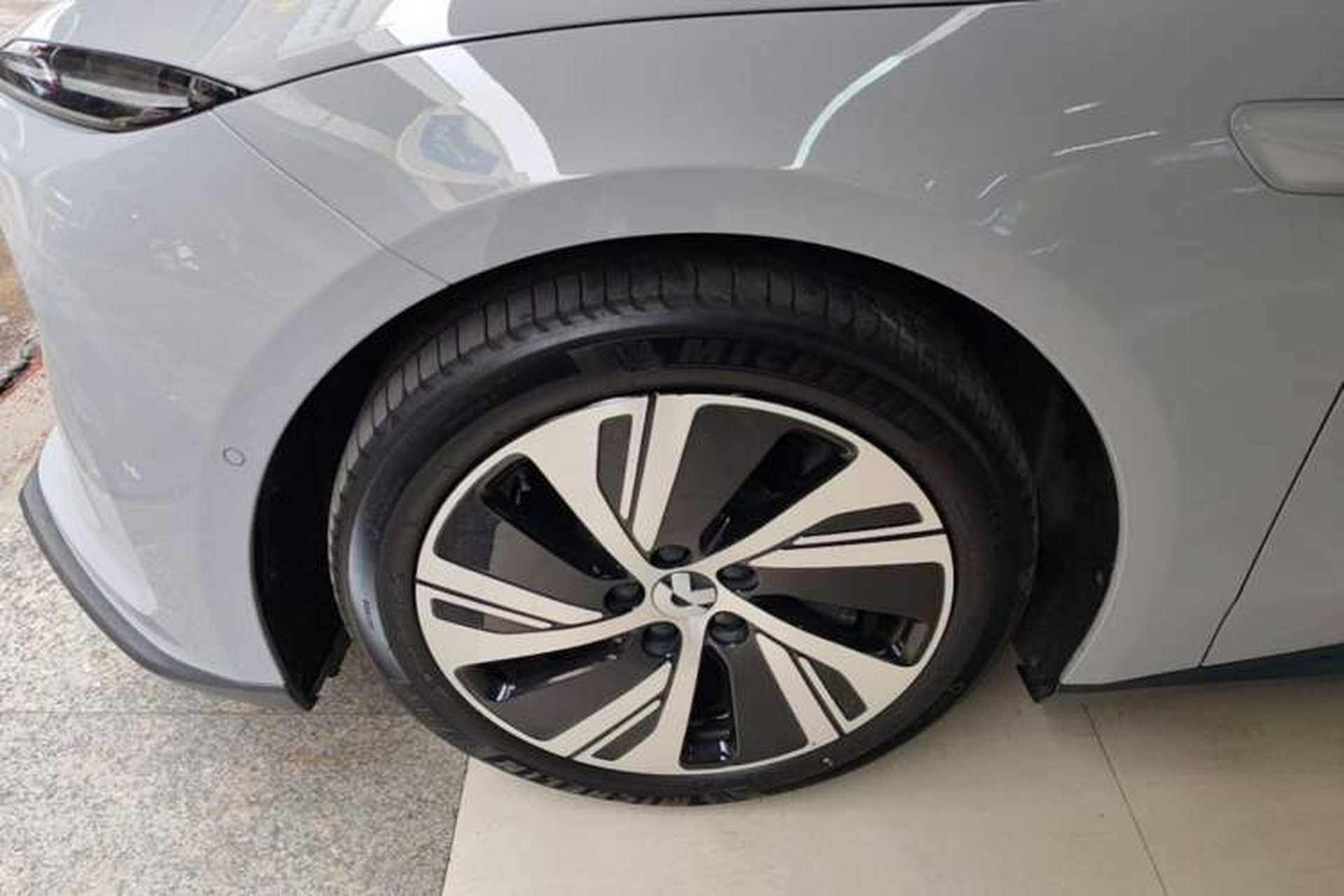 Used Nio ET5 2022 75 kWh Left Front Wheel Hub