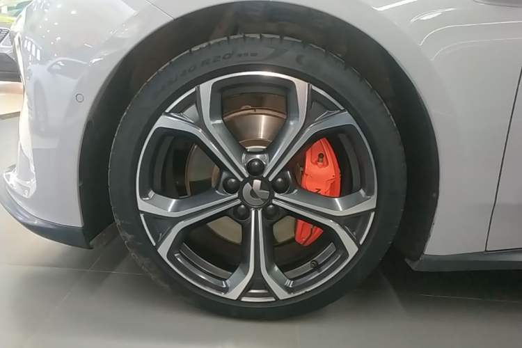 Used Nio ET5 2022 75 kWh Left Front Wheel Hub